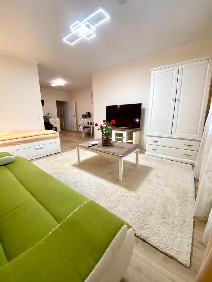 Im Erdgeschoss Apartment *